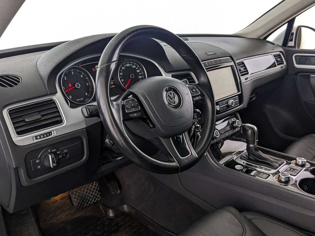 Volkswagen Touareg с пробегом — 2017 год. Фото: #14