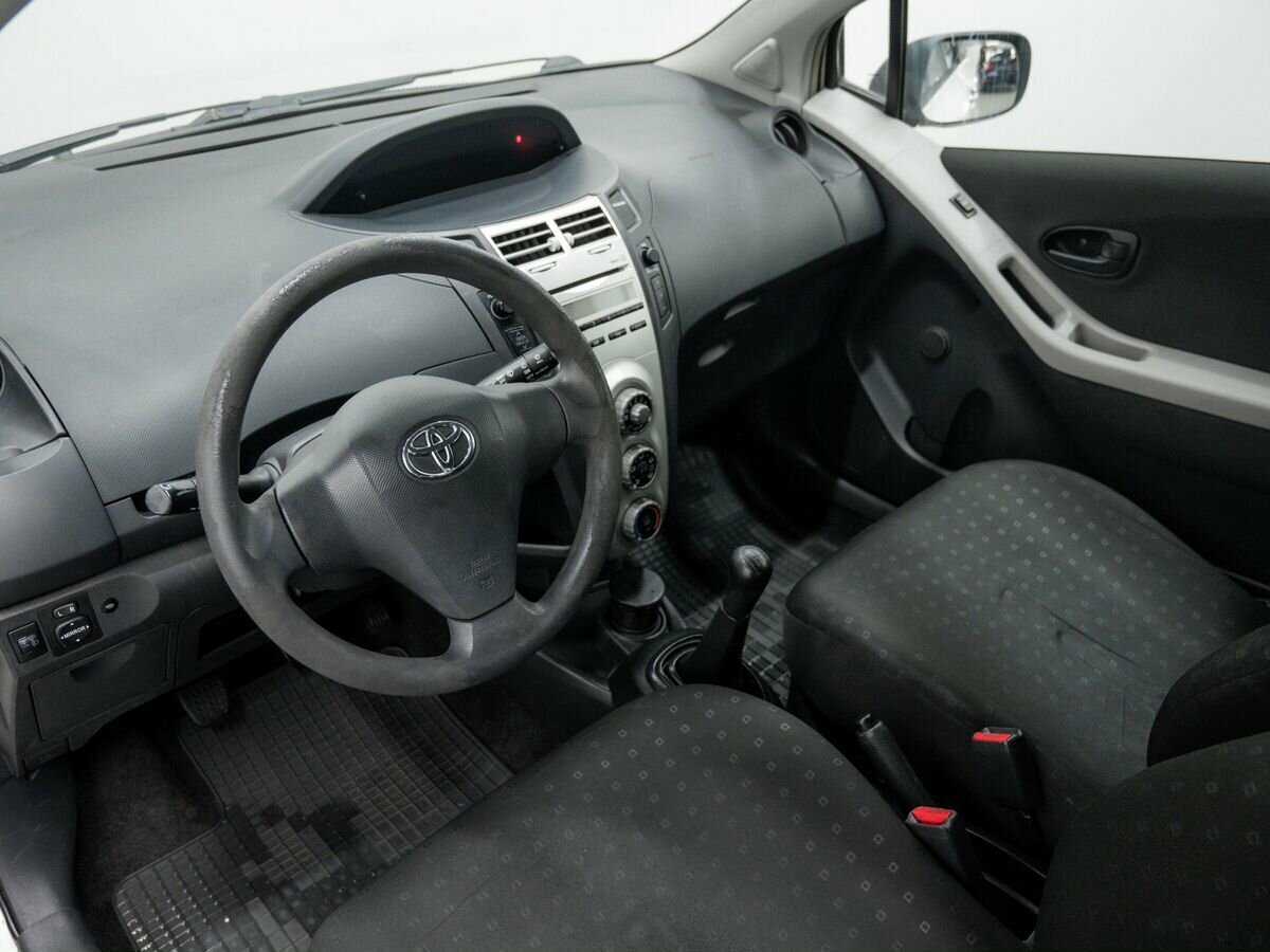 Toyota Yaris с пробегом — 2008 год. Фото: #11