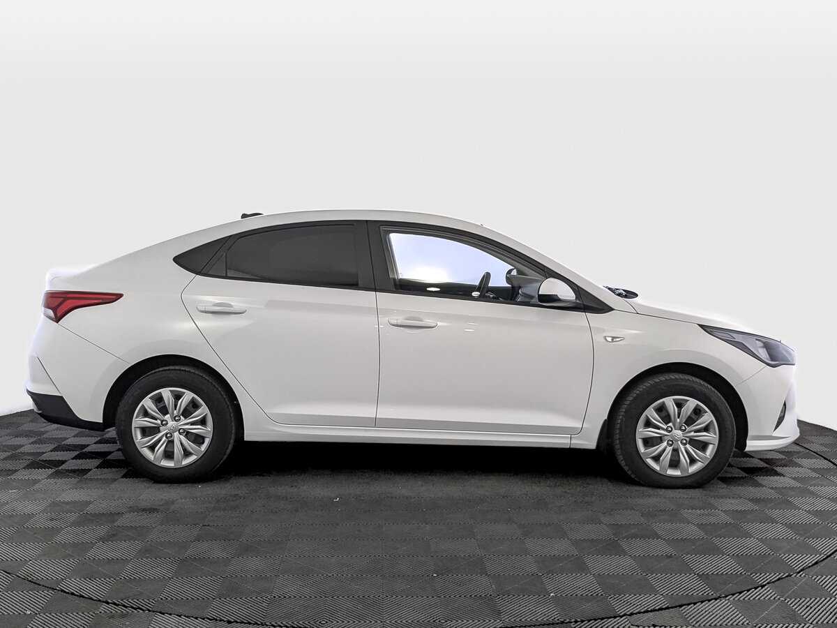 Hyundai Solaris с пробегом — 2022 год. Фото: #3