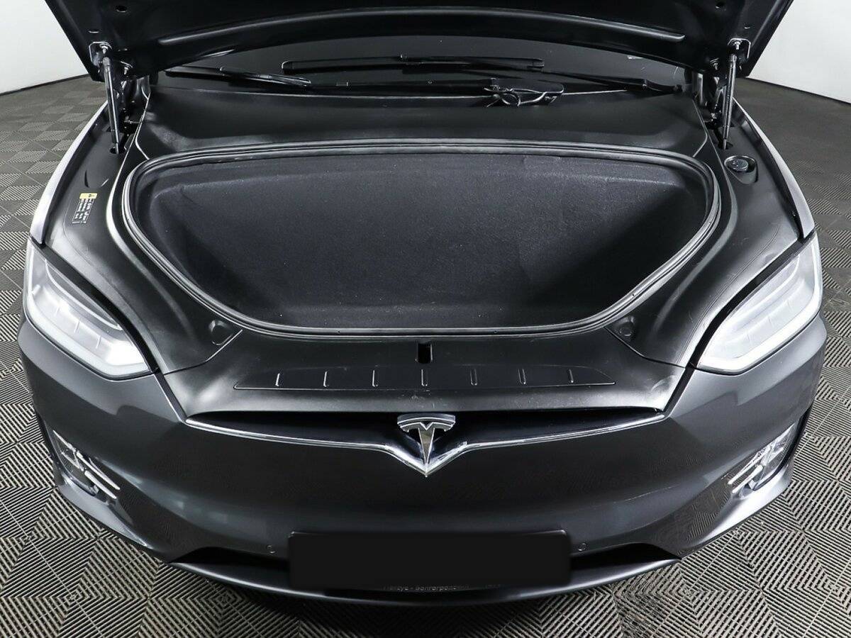 Tesla Model X с пробегом — 2018 год. Фото: #26
