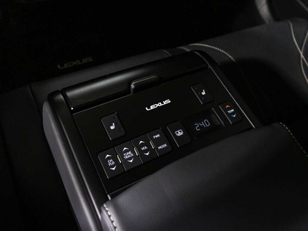 Lexus ES с пробегом — 2020 год. Фото: #35