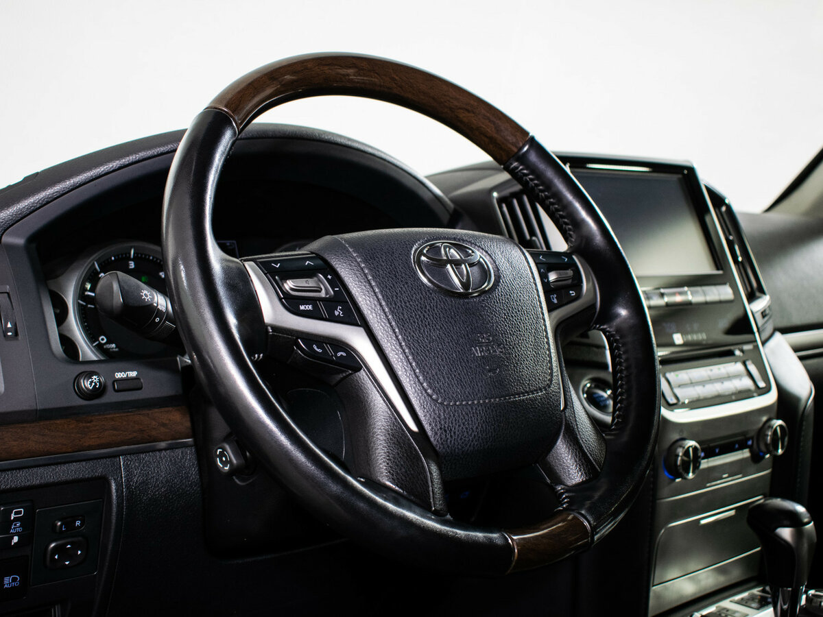Toyota Land Cruiser с пробегом — 2019 год. Фото: #13