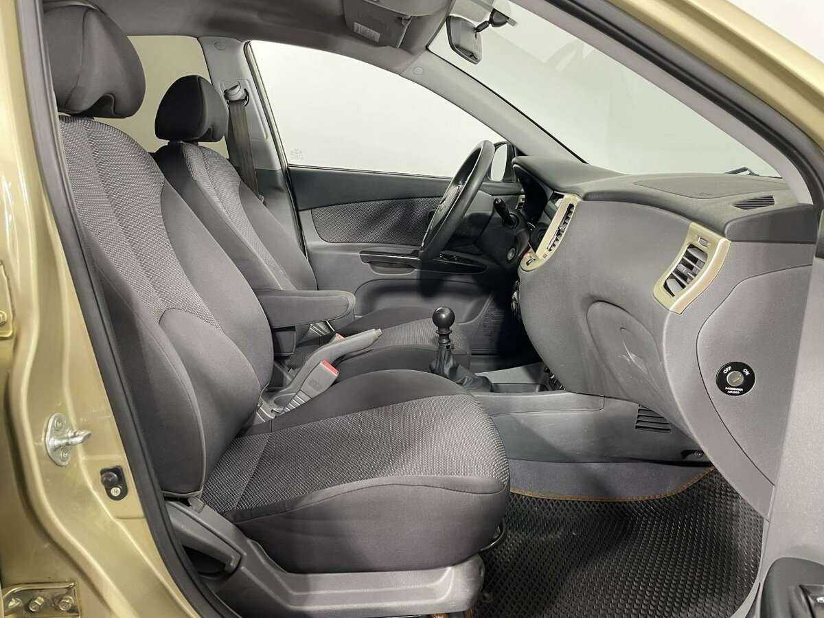 Kia Rio с пробегом — 2010 год. Фото: #13