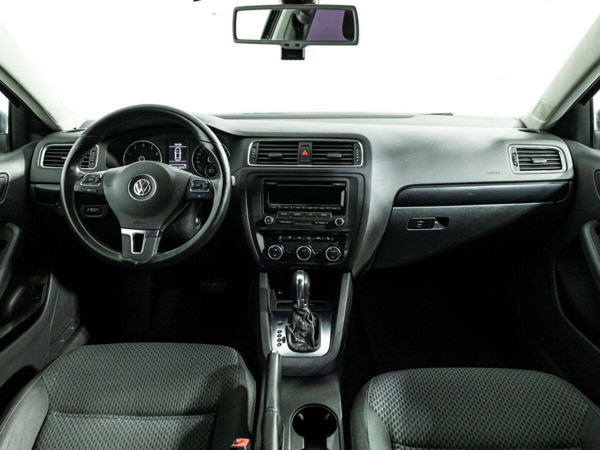 Volkswagen Jetta с пробегом — 2013 год. Фото: #12