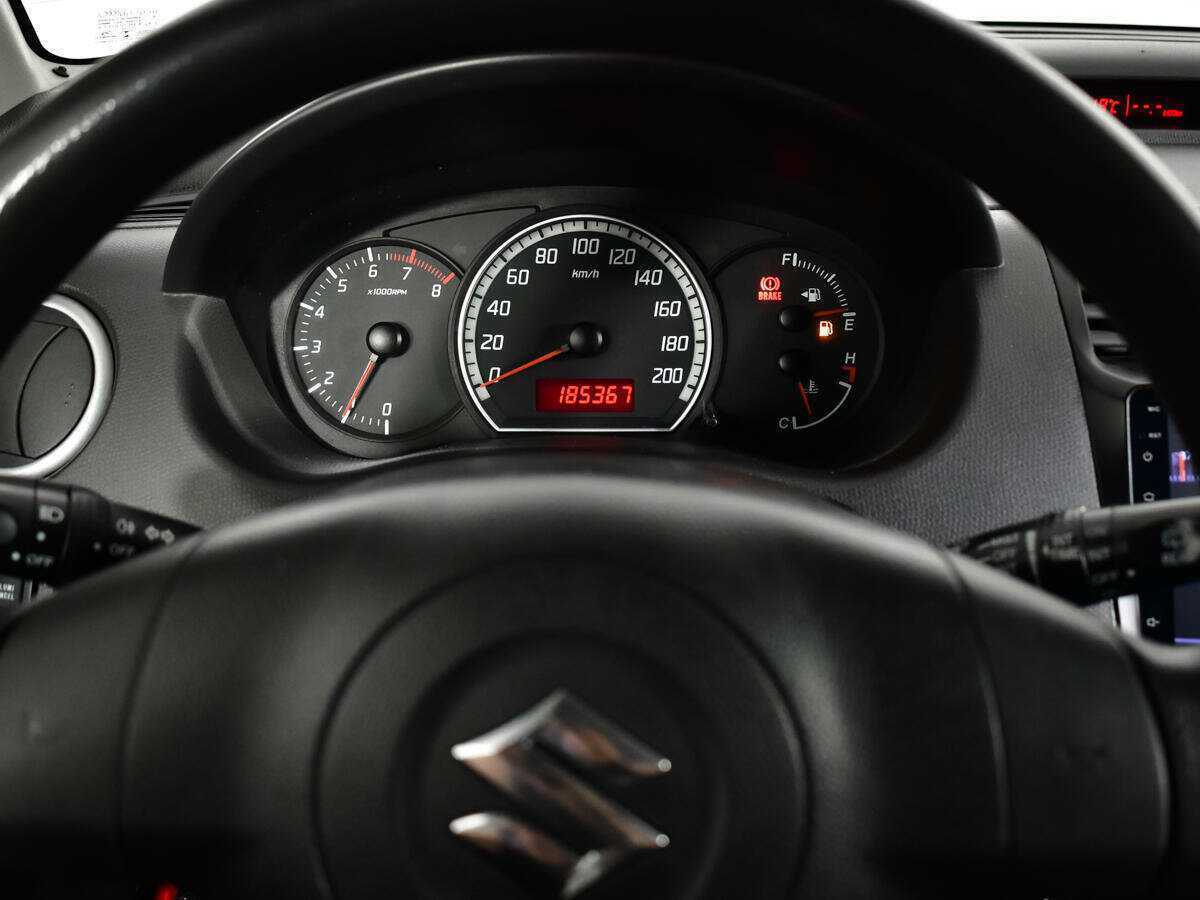 Suzuki Swift с пробегом — 2006 год. Фото: #10