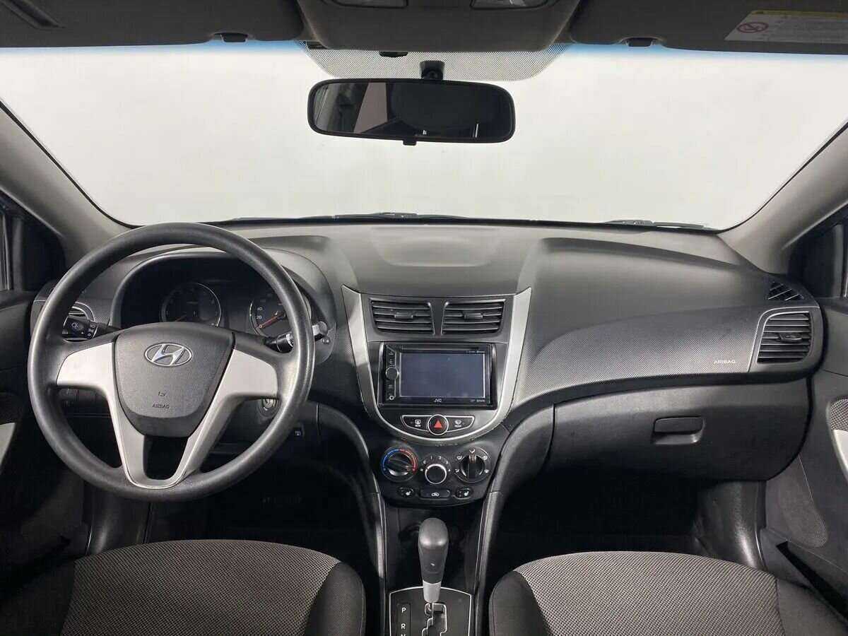 Hyundai Solaris с пробегом — 2011 год. Фото: #11