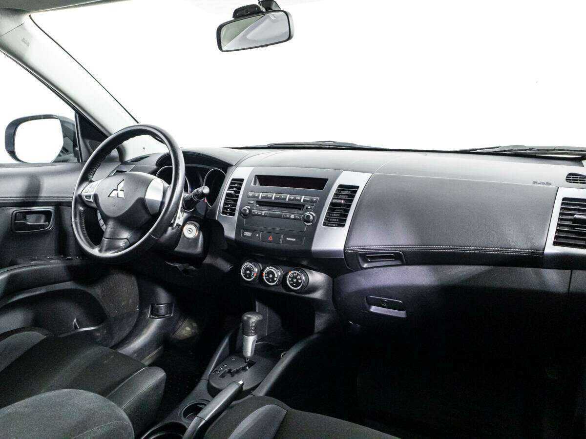 Mitsubishi Outlander с пробегом — 2010 год. Фото: #8