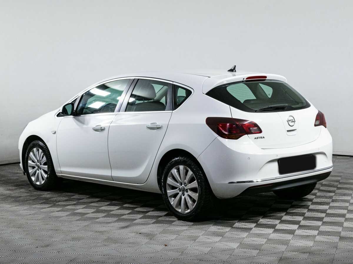 Opel Astra с пробегом — 2012 год. Фото: #5