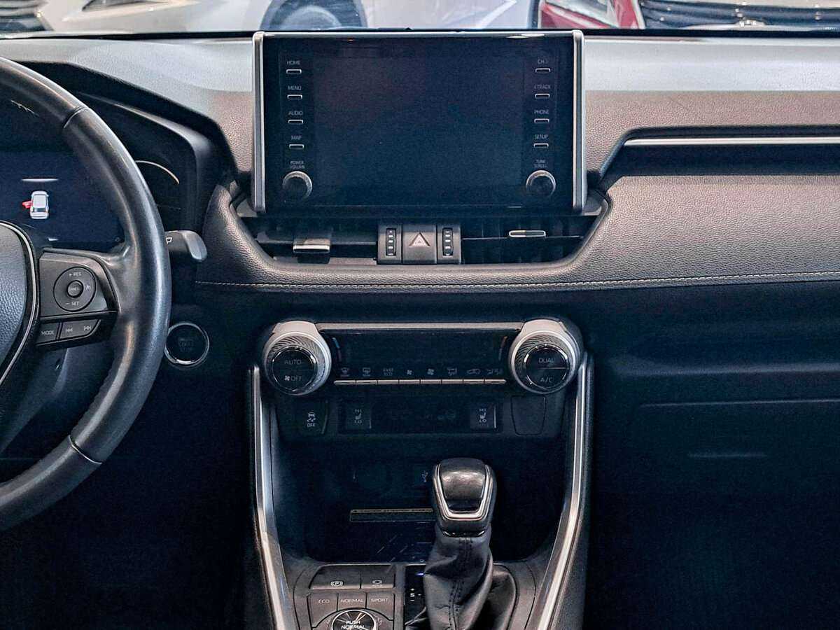 Toyota RAV4 с пробегом — 2021 год. Фото: #12