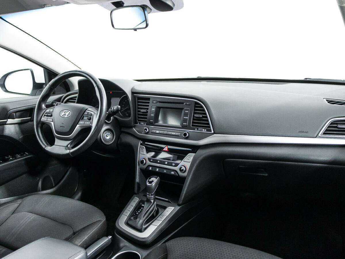 Hyundai Elantra с пробегом — 2017 год. Фото: #8
