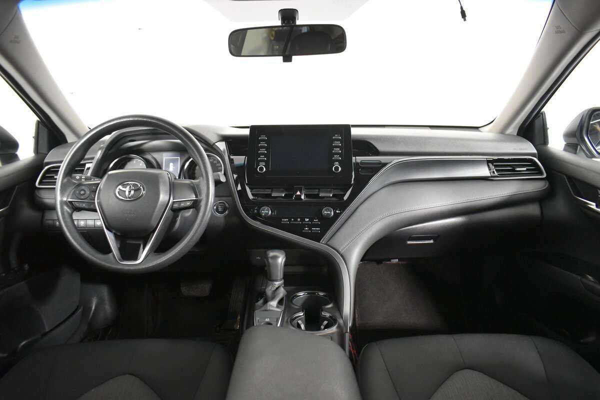 Toyota Camry с пробегом — 2021 год. Фото: #10