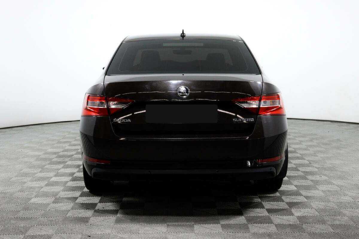 Skoda Superb с пробегом — 2015 год. Фото: #5