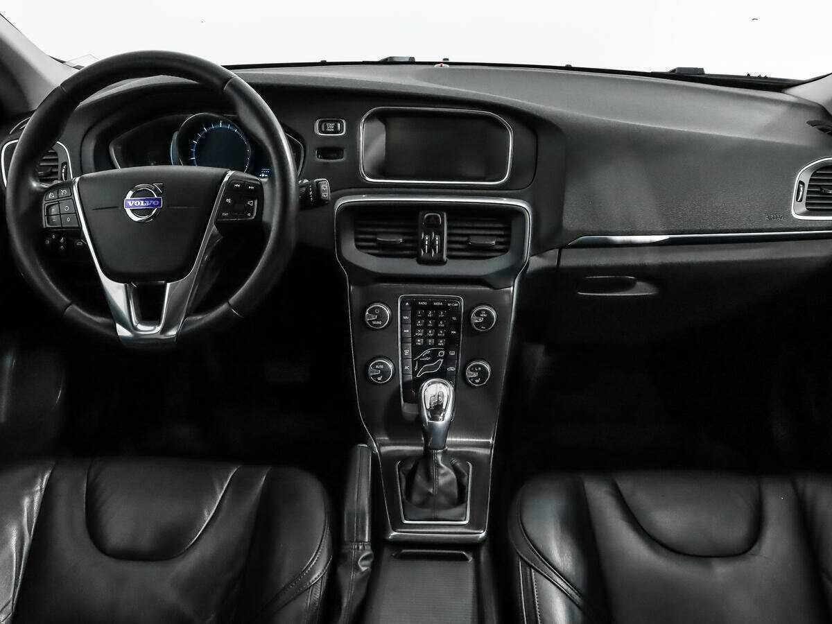 Volvo V40 Cross Country с пробегом — 2013 год. Фото: #10