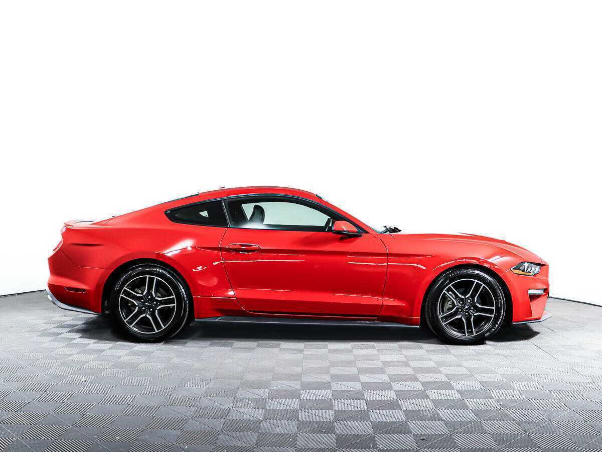 Ford Mustang с пробегом — 2020 год. Фото: #3