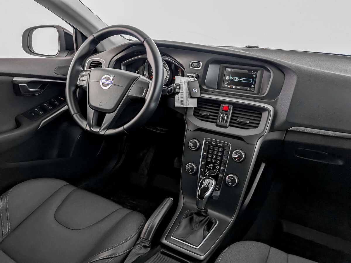 Volvo V40 Cross Country с пробегом — 2014 год. Фото: #21