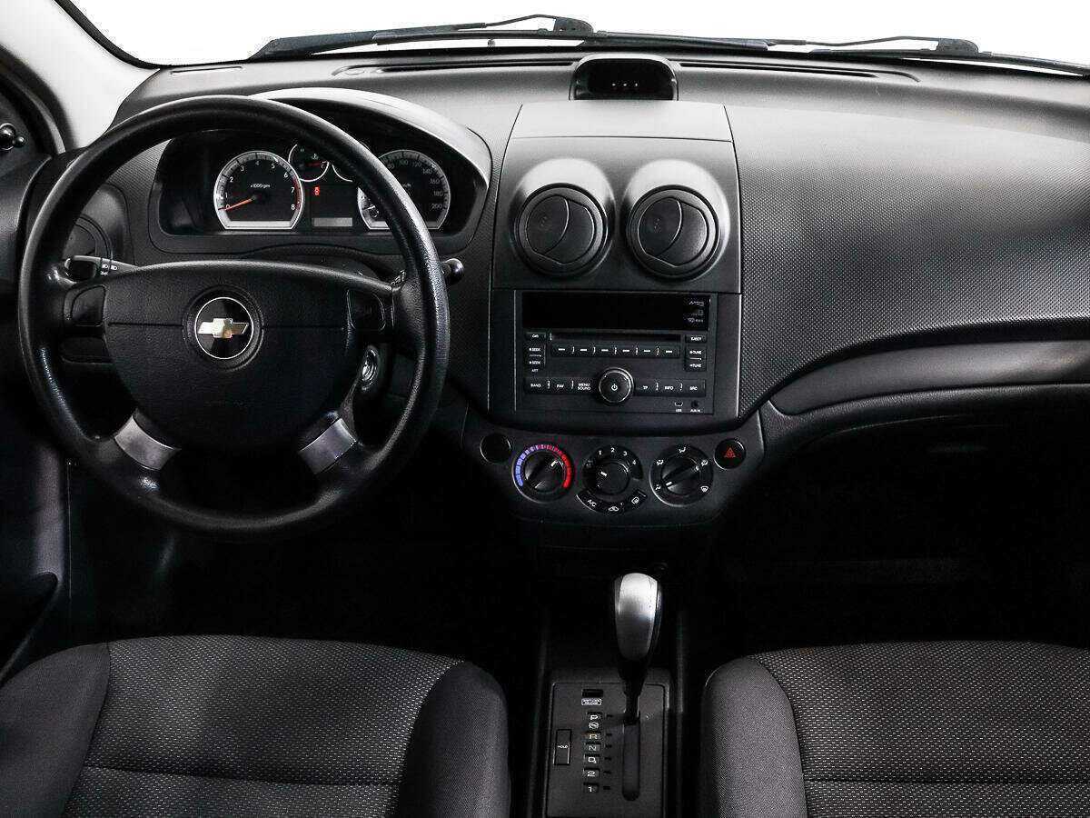 Chevrolet Aveo с пробегом — 2010 год. Фото: #11