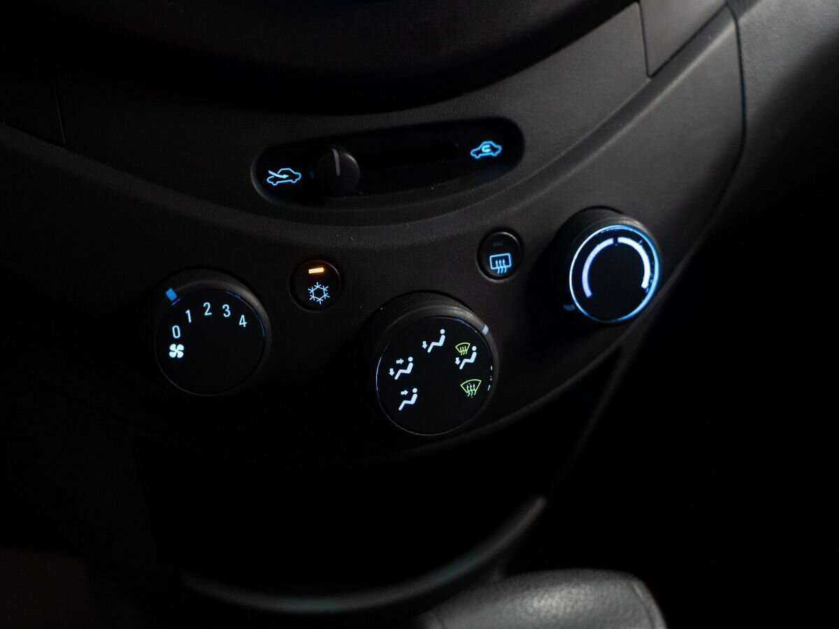 Chevrolet Spark с пробегом — 2013 год. Фото: #13