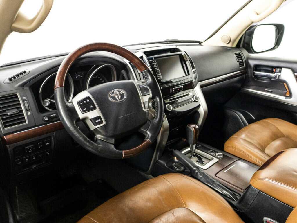 Toyota Land Cruiser с пробегом — 2014 год. Фото: #10