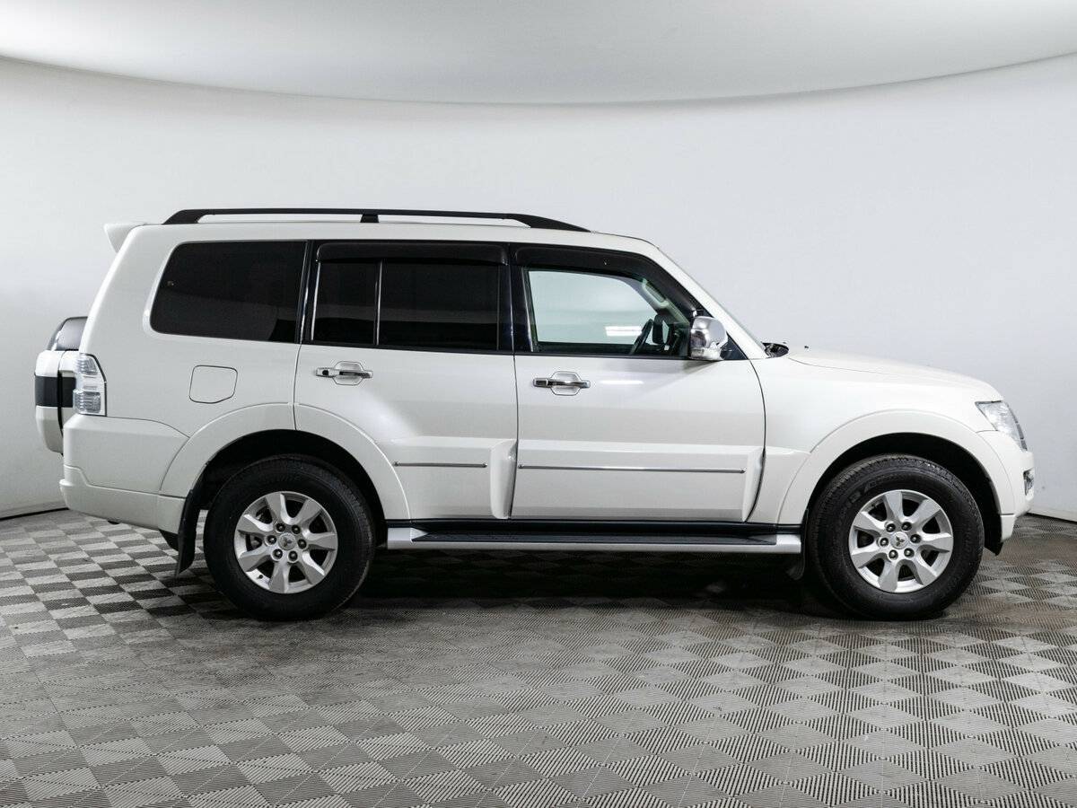 Mitsubishi Pajero с пробегом — 2021 год. Фото: #3