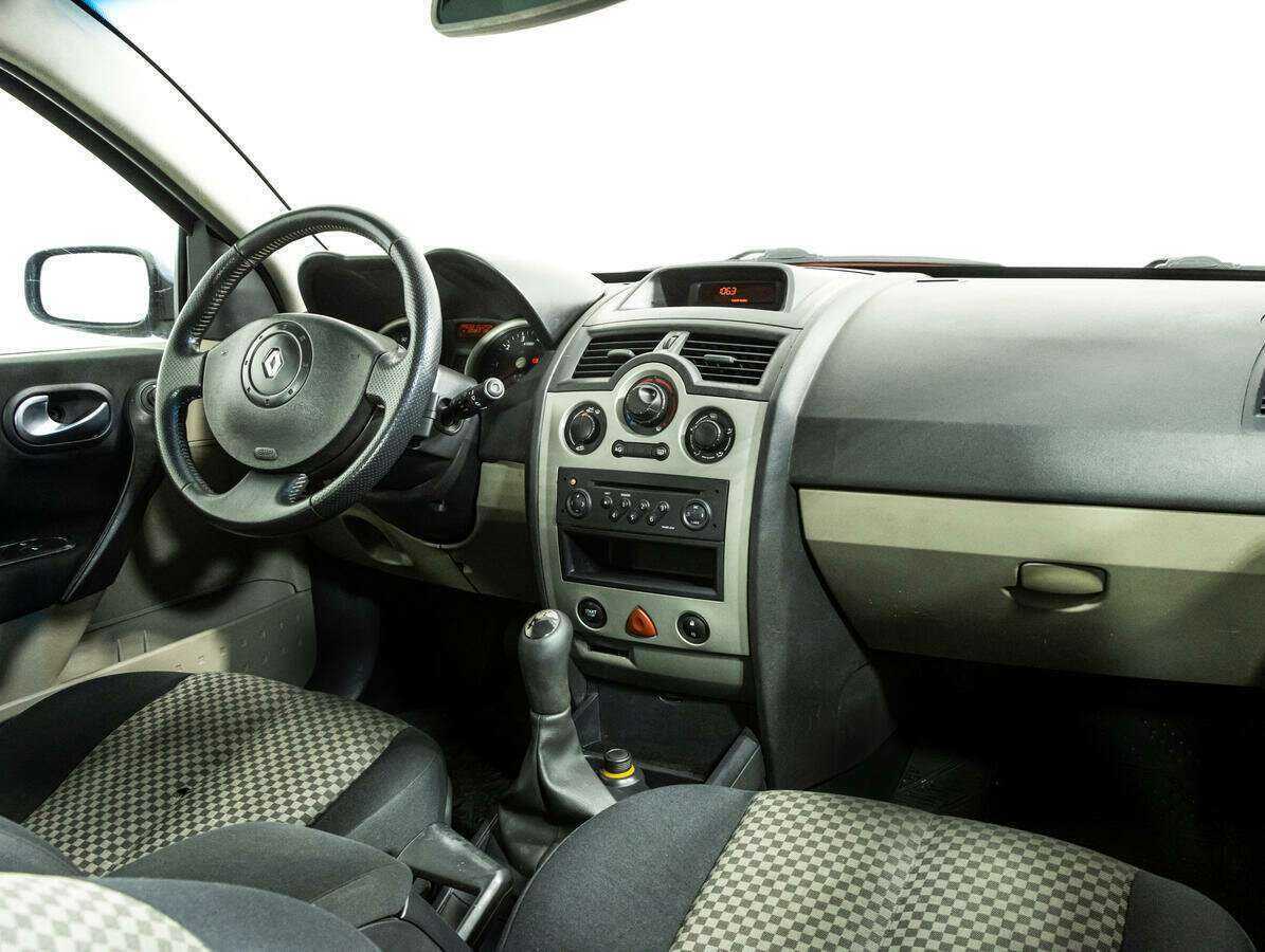 Renault Megane с пробегом — 2003 год. Фото: #8