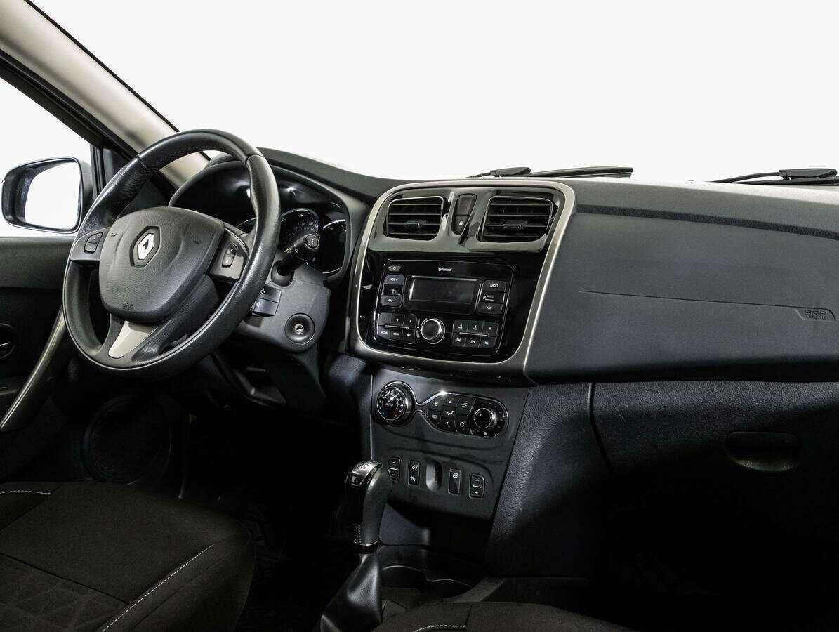 Renault Sandero с пробегом — 2017 год. Фото: #8