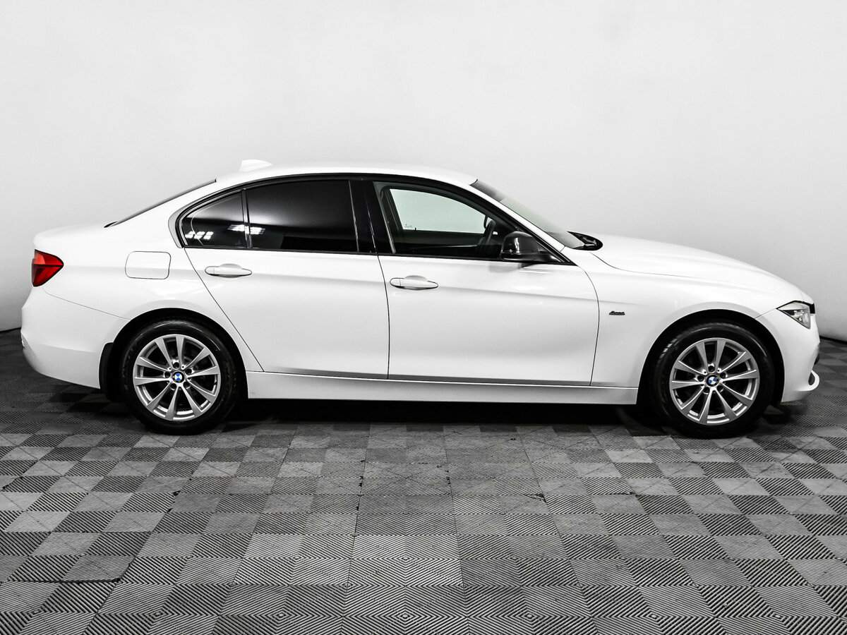 BMW 3 серии с пробегом — 2017 год. Фото: #3