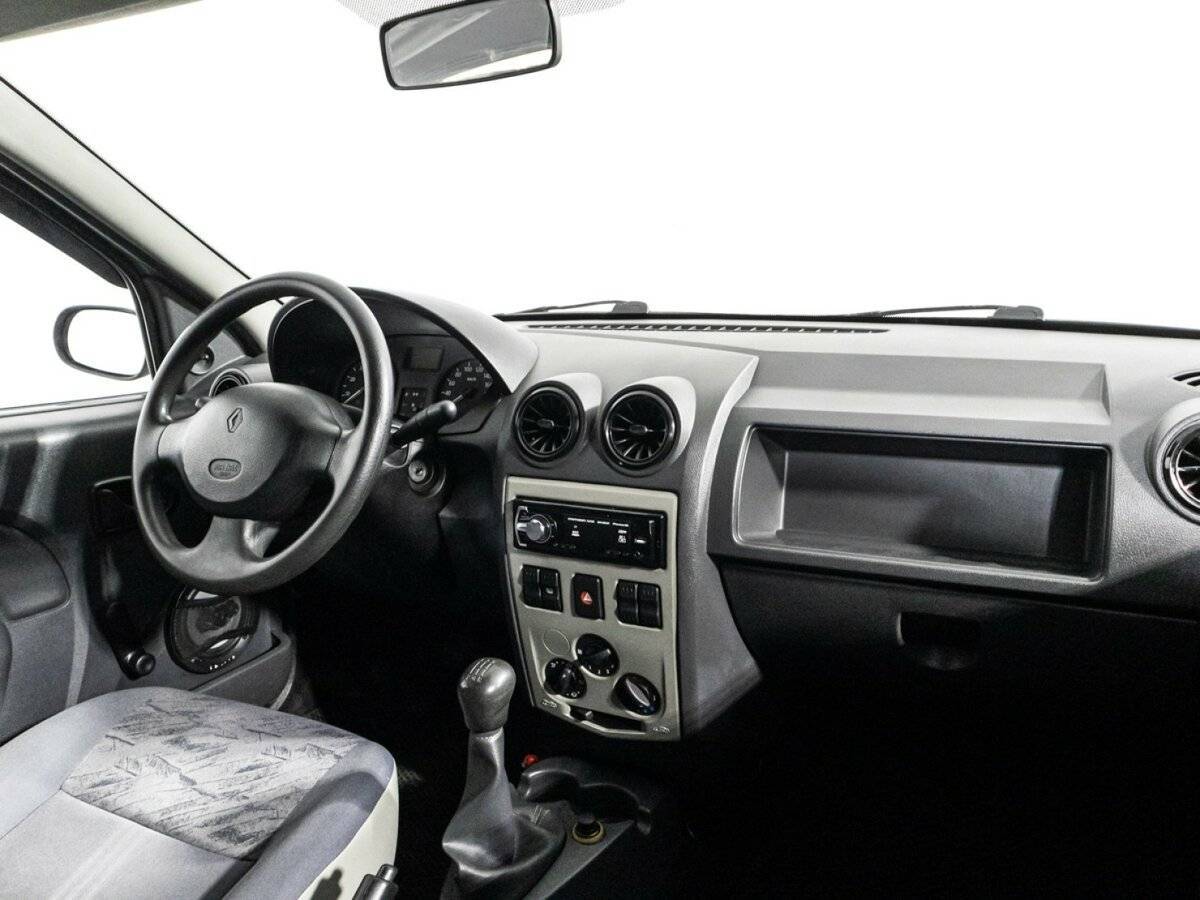 Renault Logan с пробегом — 2006 год. Фото: #8