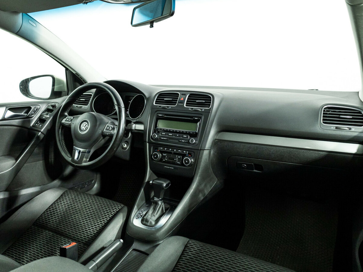 Volkswagen Golf с пробегом — 2010 год. Фото: #8
