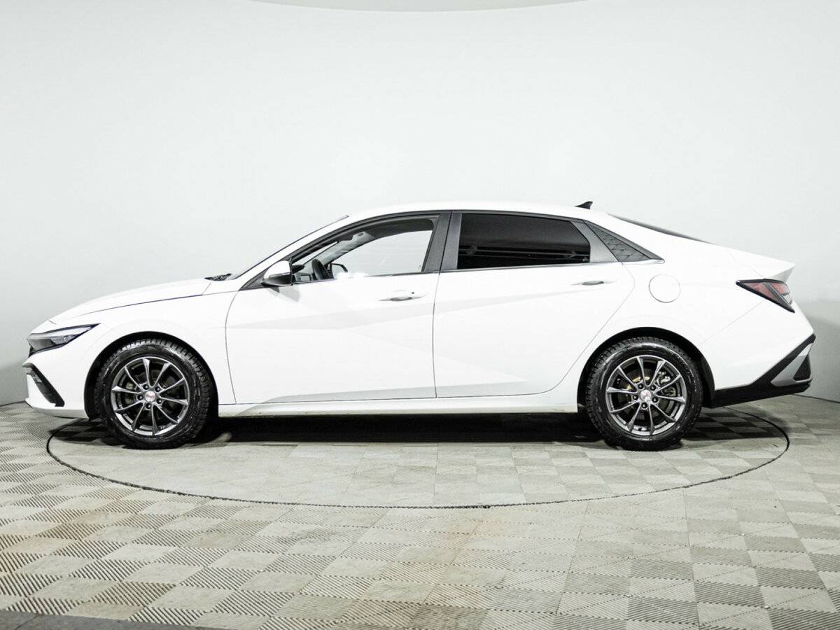 Hyundai Elantra с пробегом — 2023 год. Фото: #7