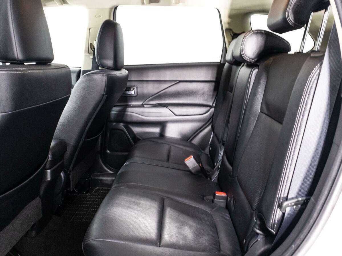 Mitsubishi Outlander с пробегом — 2017 год. Фото: #9