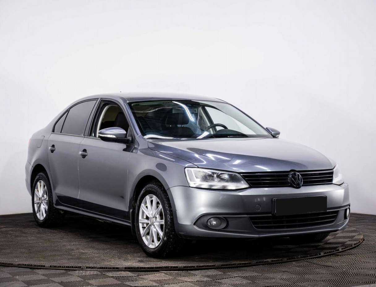 Volkswagen Jetta с пробегом — 2012 год. Фото: #2