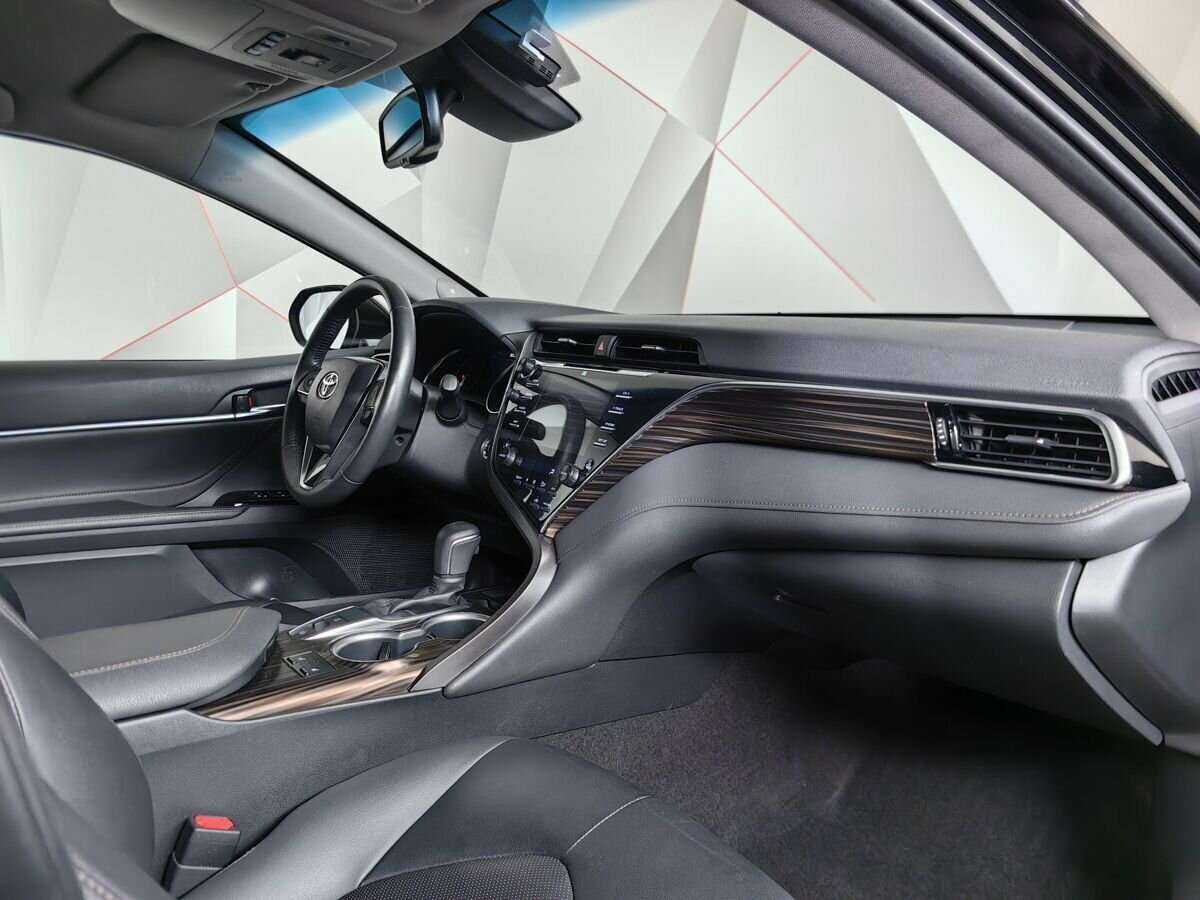 Toyota Camry с пробегом — 2020 год. Фото: #7