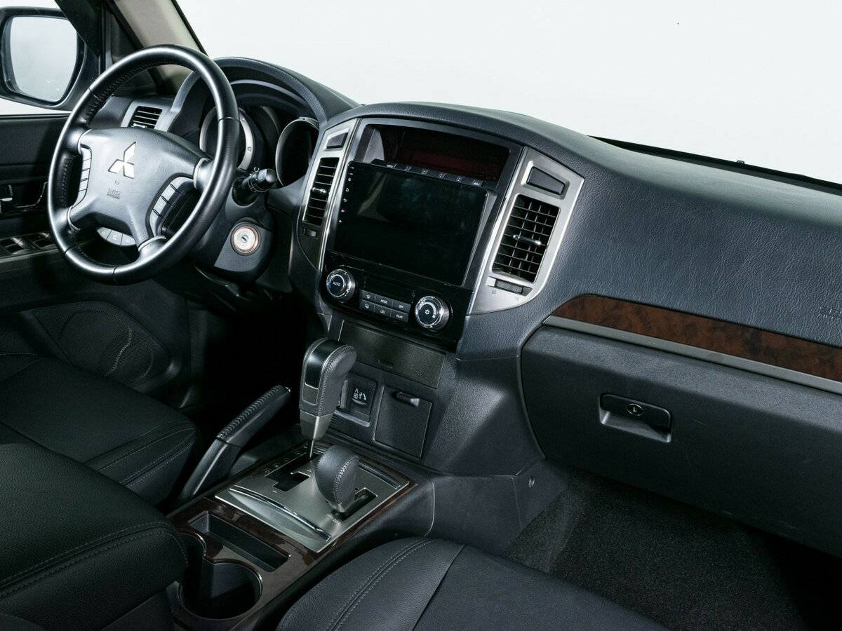 Mitsubishi Pajero с пробегом — 2021 год. Фото: #9