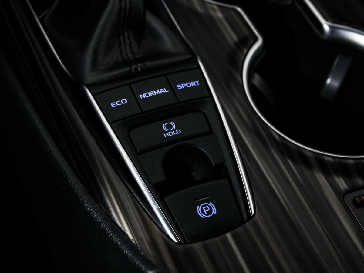 Toyota Camry с пробегом — 2018 год. Фото: #17