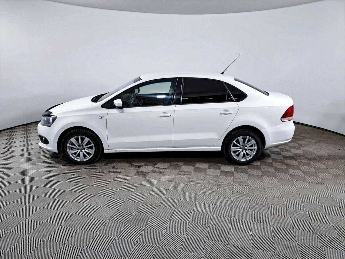 Volkswagen Polo с пробегом — 2012 год. Фото: #6