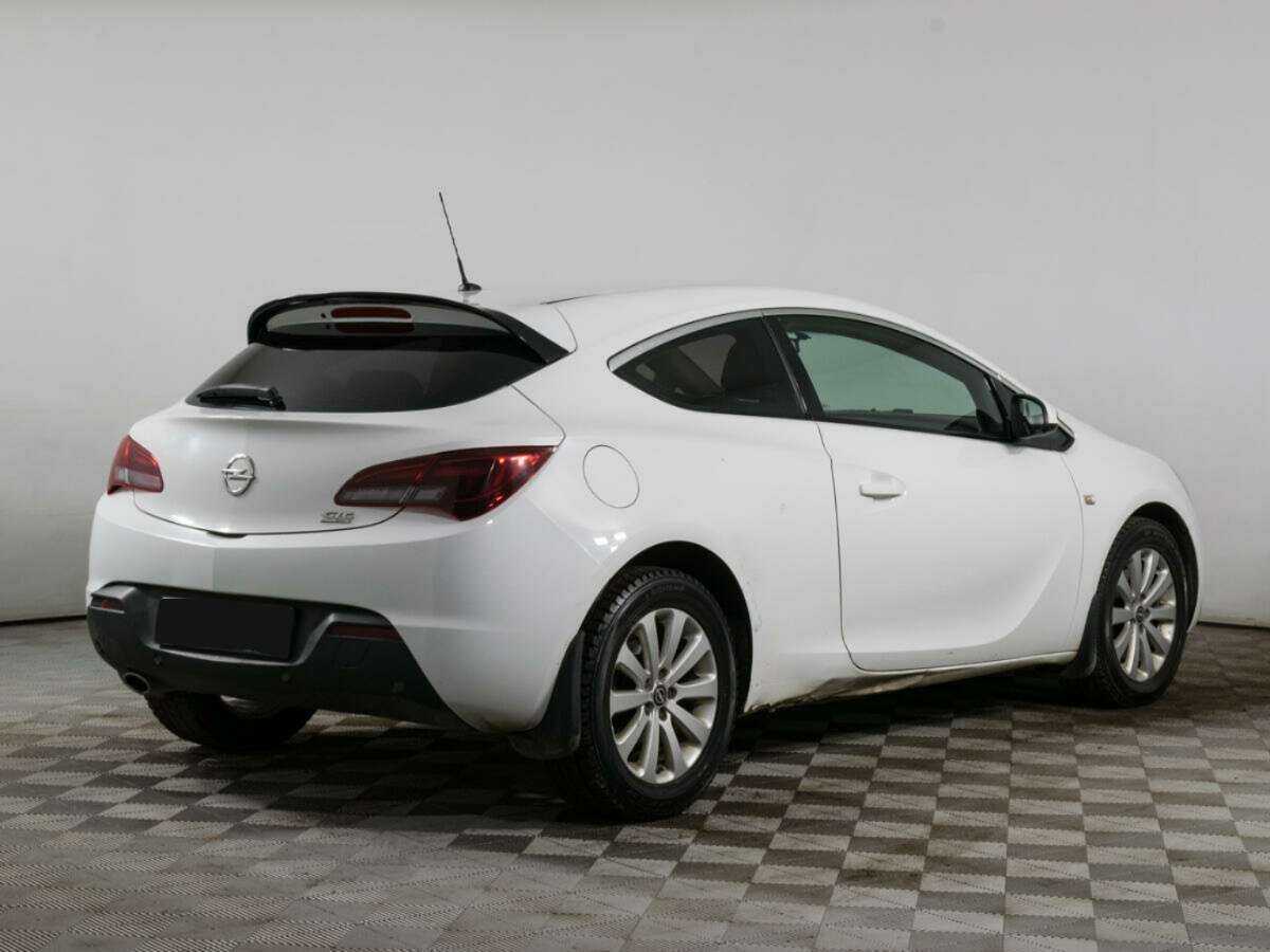Opel Astra с пробегом — 2012 год. Фото: #4