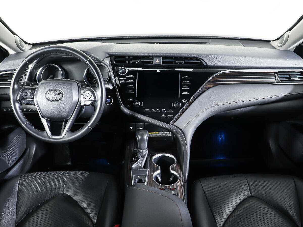 Toyota Camry с пробегом — 2018 год. Фото: #12