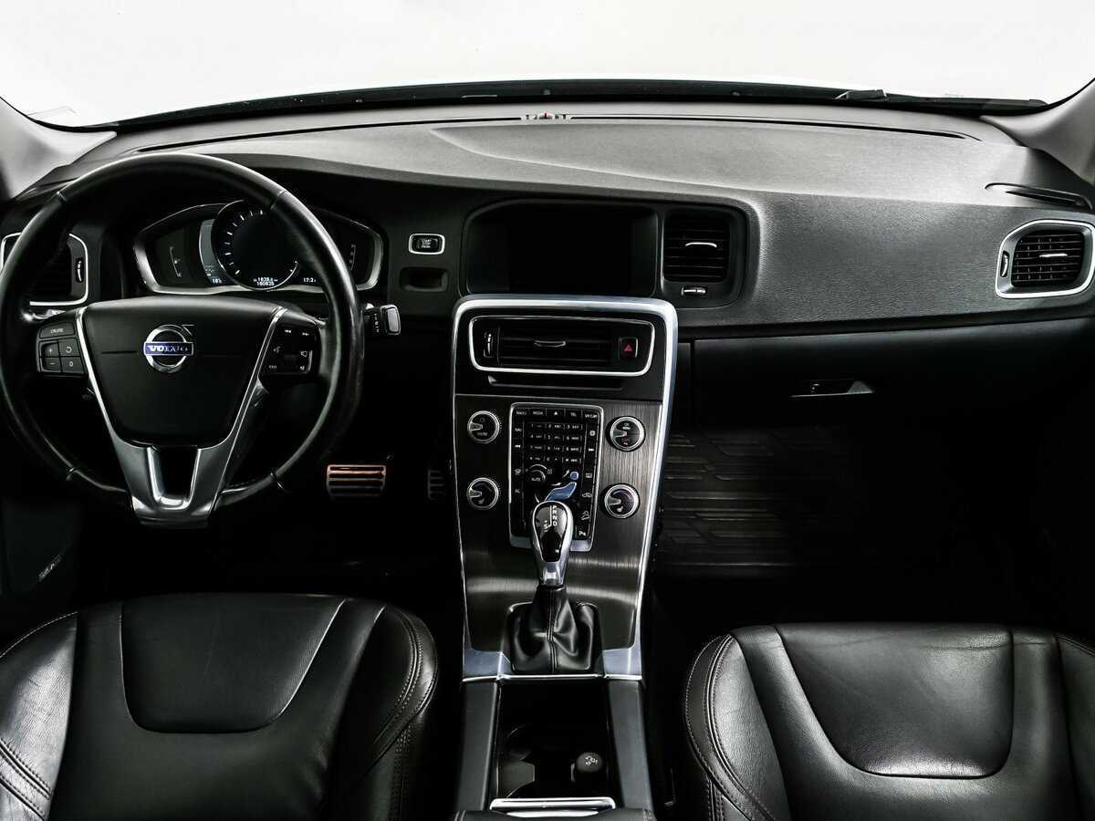 Volvo S60 Cross Country с пробегом — 2015 год. Фото: #10