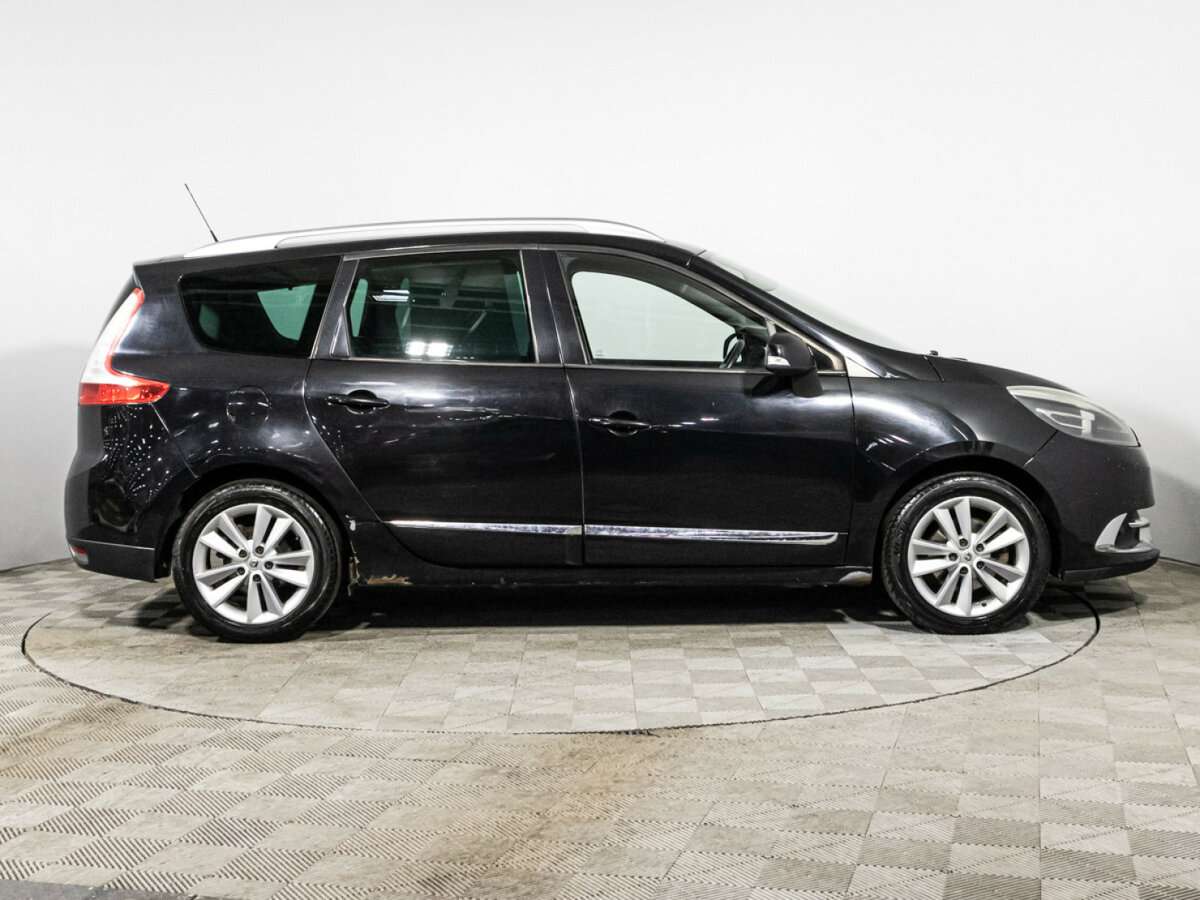 Renault Scenic с пробегом — 2012 год. Фото: #3