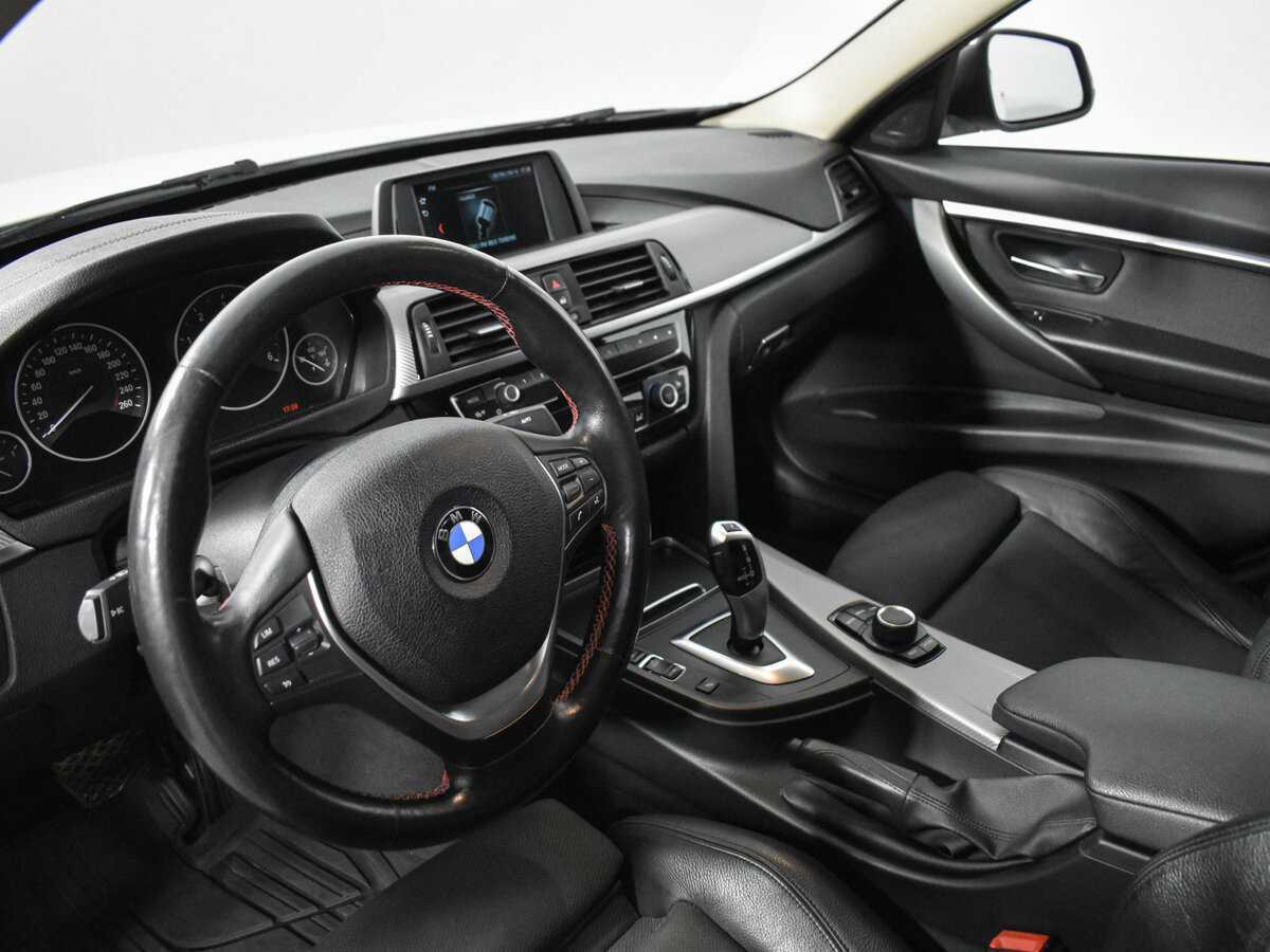 BMW 3 серии с пробегом — 2017 год. Фото: #8