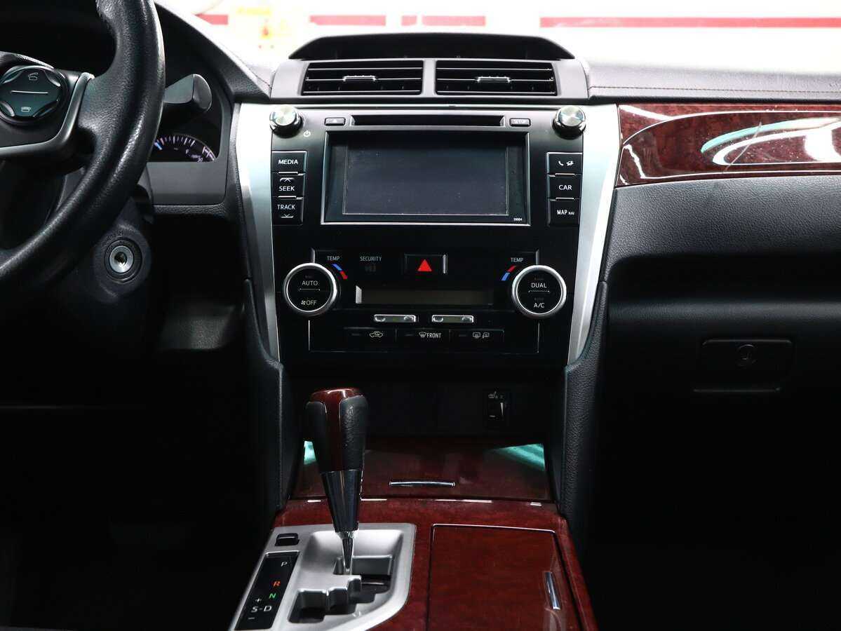 Toyota Camry с пробегом — 2013 год. Фото: #18