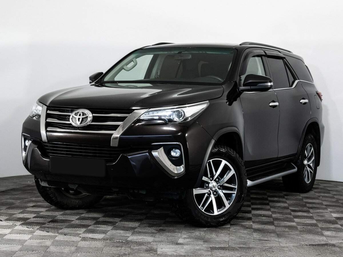 Toyota Fortuner с пробегом — 2018 год. Посмотреть фото