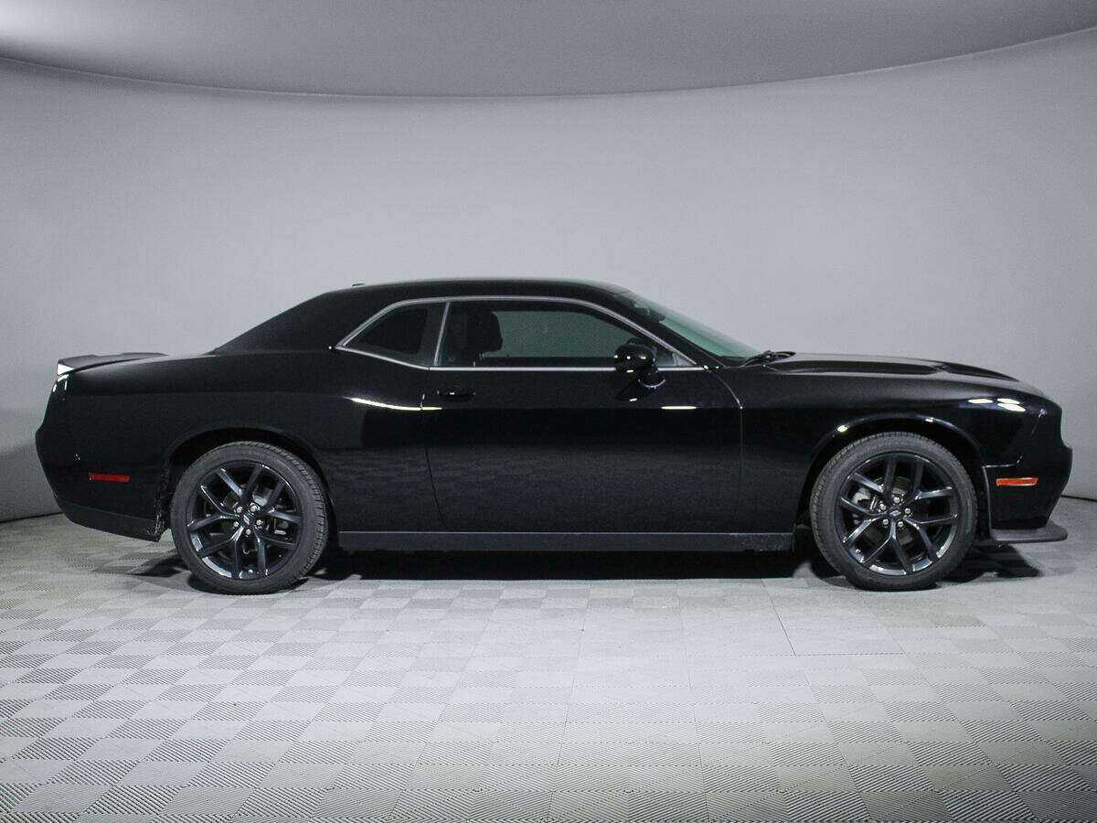 Dodge Challenger с пробегом — 2022 год. Фото: #3