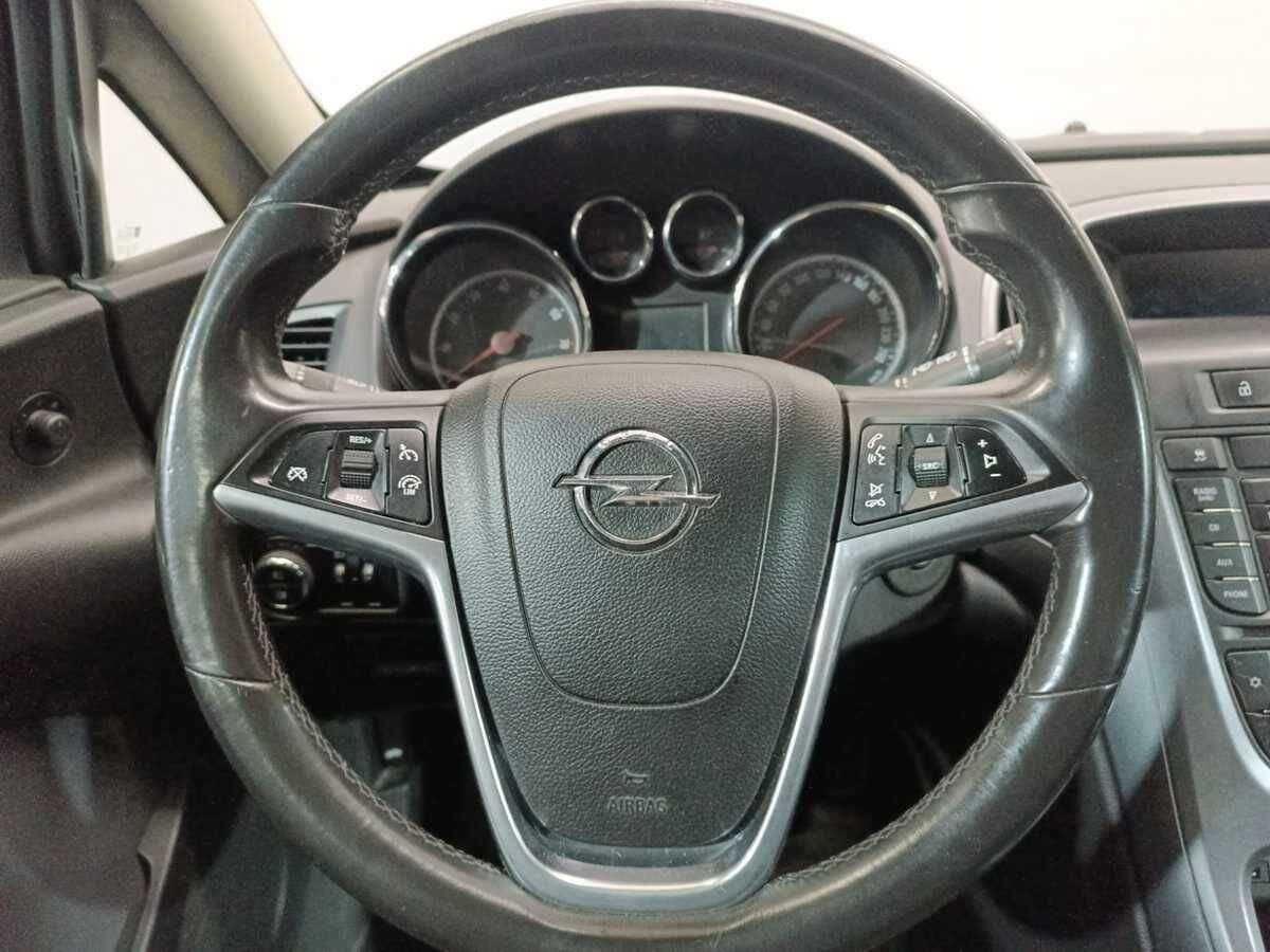 Opel Astra с пробегом — 2013 год. Фото: #11