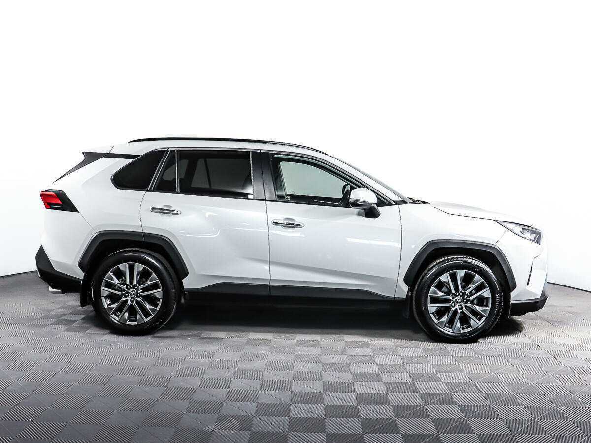 Toyota RAV4 с пробегом — 2020 год. Фото: #3
