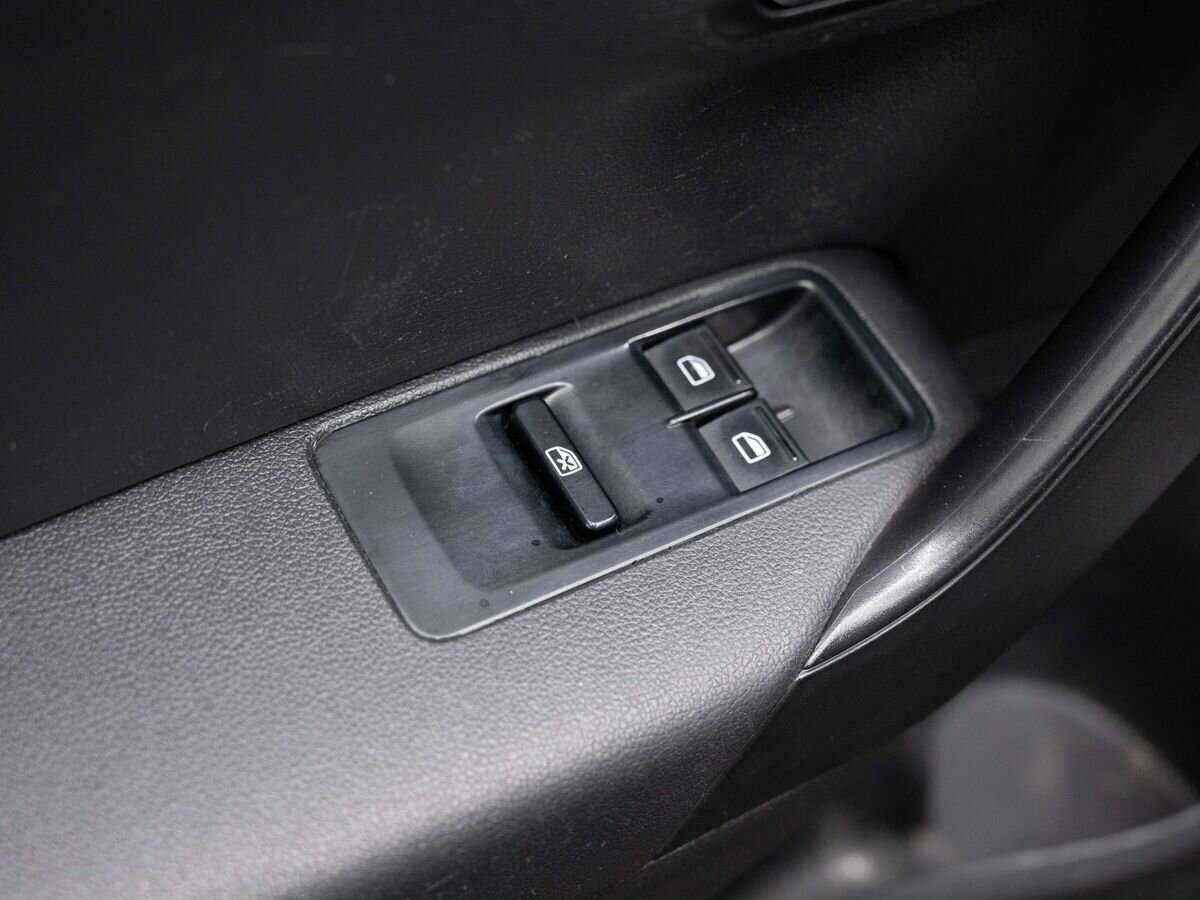 Volkswagen Polo с пробегом — 2011 год. Фото: #14