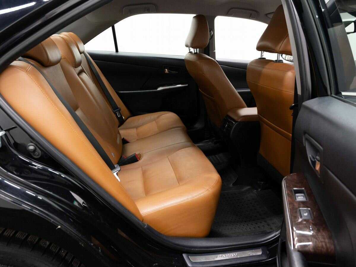 Toyota Camry с пробегом — 2017 год. Фото: #11