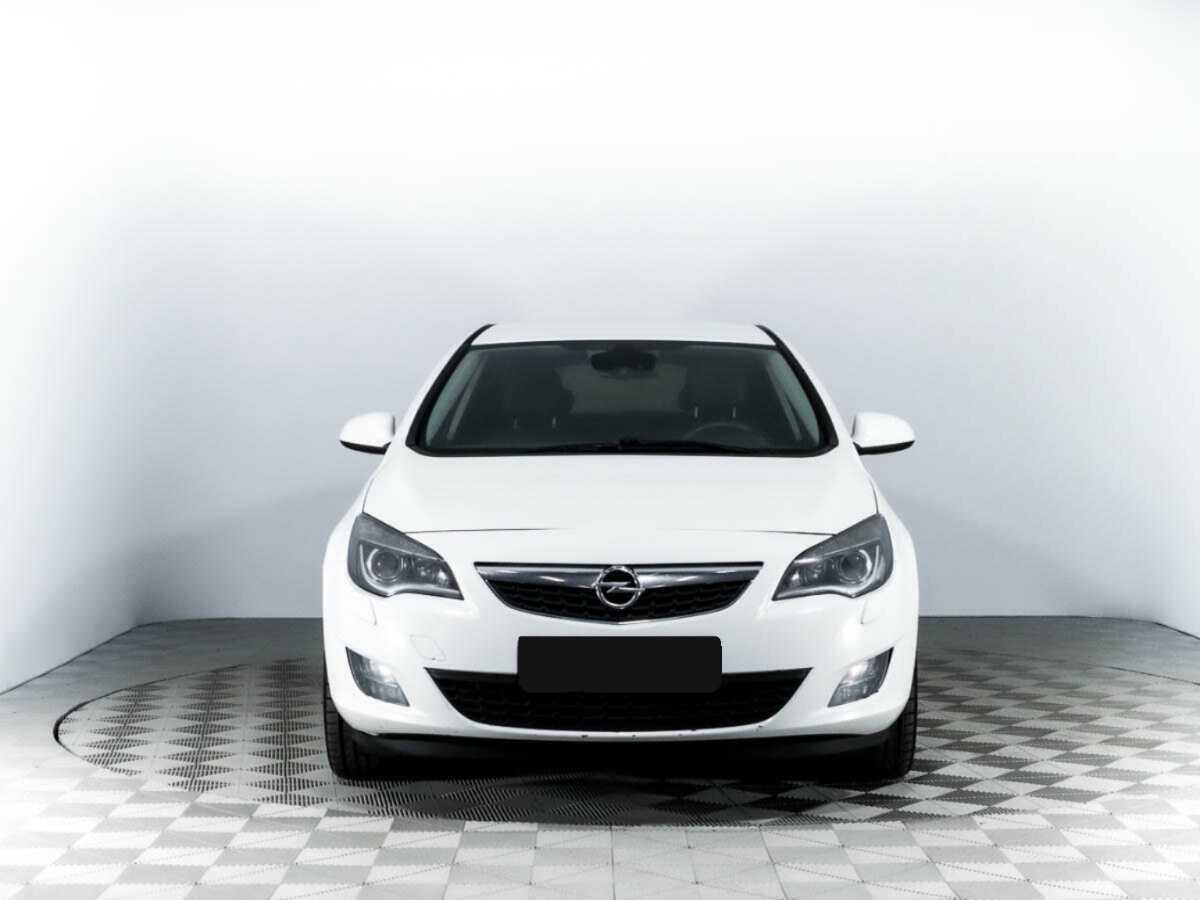 Opel Astra с пробегом — 2011 год. Фото: #1