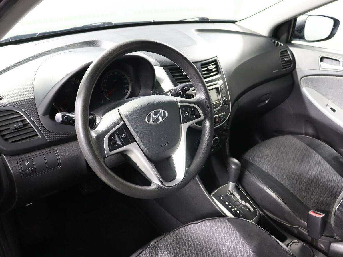 Hyundai Solaris с пробегом — 2011 год. Фото: #13