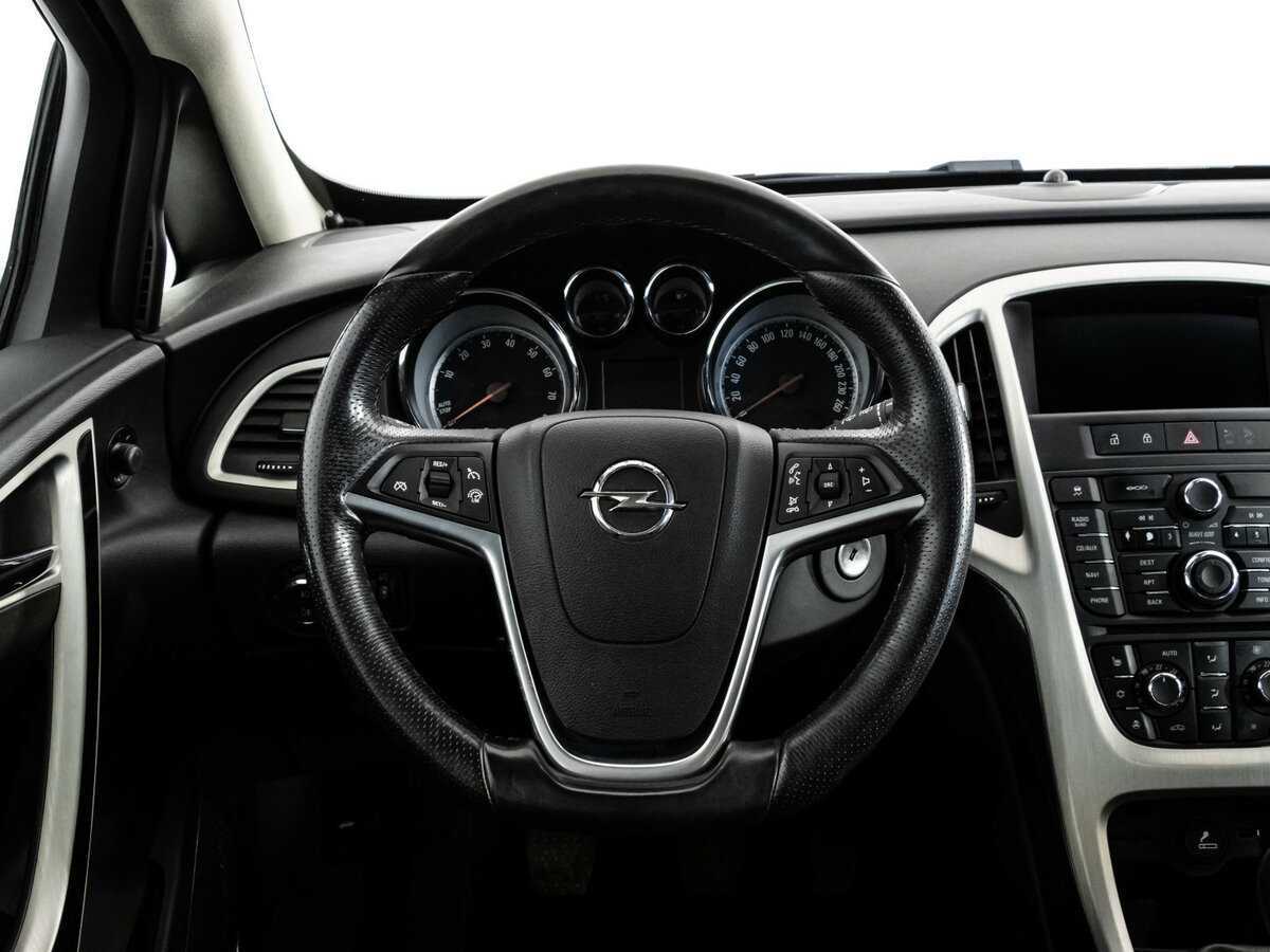 Opel Astra с пробегом — 2012 год. Фото: #9